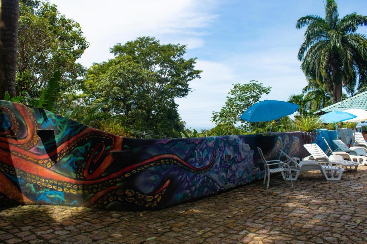 Hostel Plinio Manuel Antonio Exterior photo