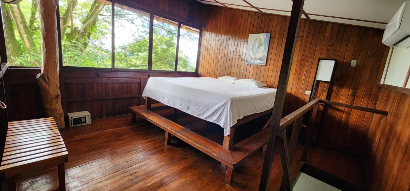 Hostel Plinio Manuel Antonio Exterior photo