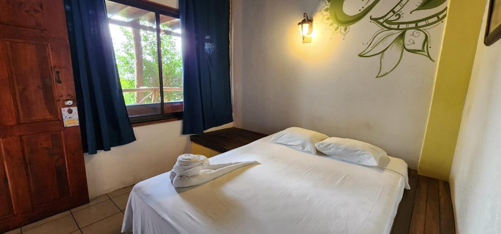 Hostel Plinio Manuel Antonio Exterior photo
